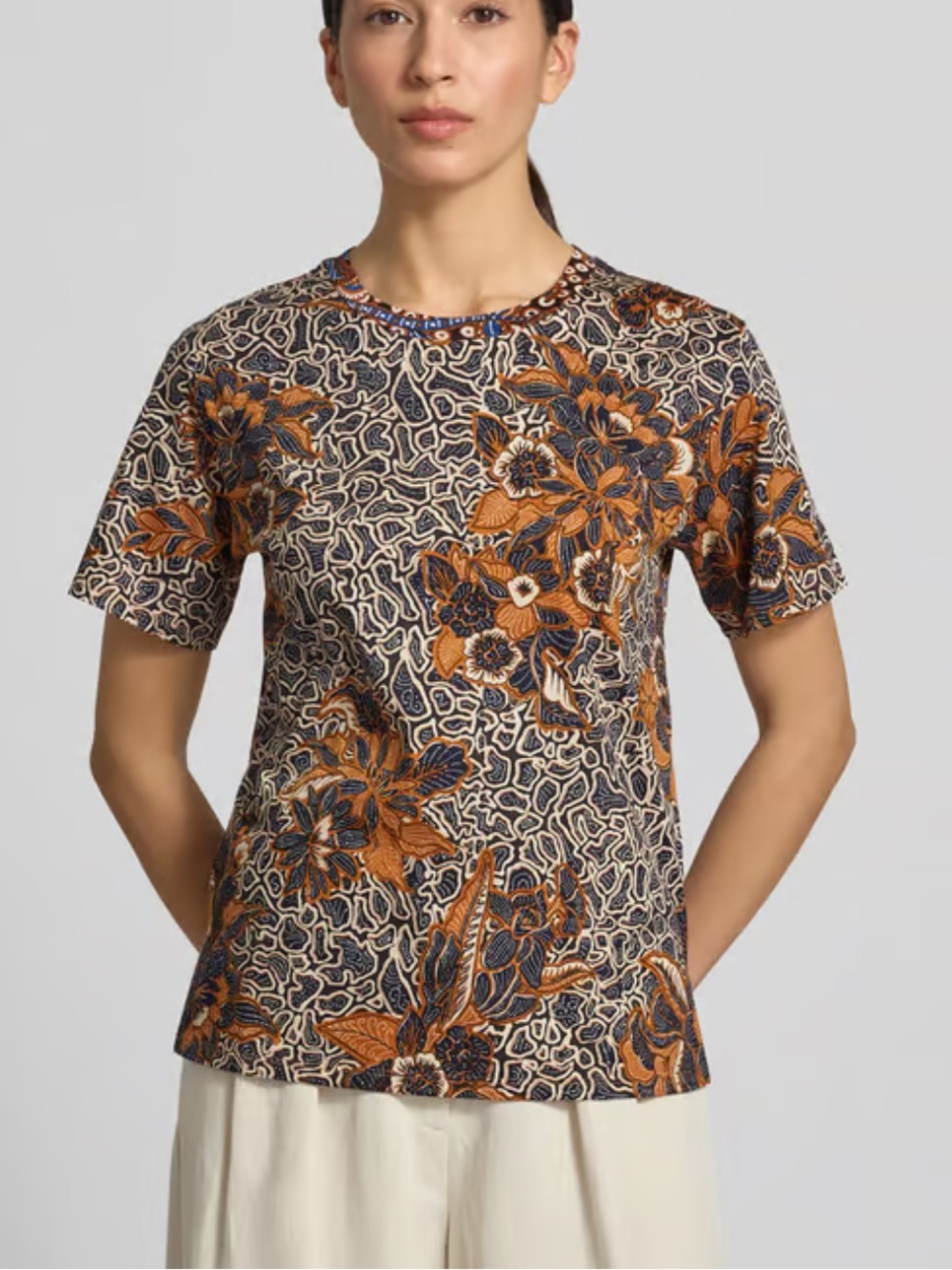 Weekend Max Mara Wkdbussola Graphic Tee size Medium brown blue